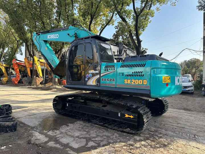 Used Japan Original Brand Kobelco Sk200-8 Excavator in High Quality for Sale High Working Efficiency - Багер: снимка 3 Used Japan Original Brand Kobelco Sk200-8 Excavator in High Quality for Sale High Working Efficiency - Багер: снимка 3