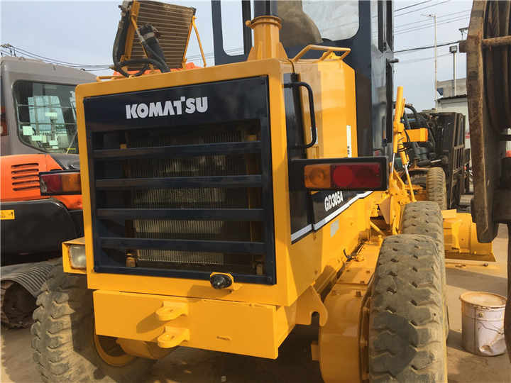 Used Komatsu GD305 Motor Grader Cheap Price Komatsu Road Grader GD305 Good Condition in China - Грейдер: снимка 3 Used Komatsu GD305 Motor Grader Cheap Price Komatsu Road Grader GD305 Good Condition in China - Грейдер: снимка 3