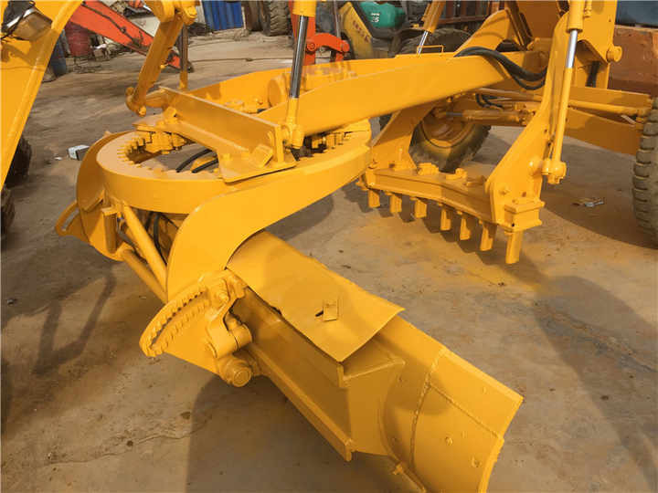 Used Komatsu GD305 Motor Grader Cheap Price Komatsu Road Grader GD305 Good Condition in China - Грейдер: снимка 2 Used Komatsu GD305 Motor Grader Cheap Price Komatsu Road Grader GD305 Good Condition in China - Грейдер: снимка 2