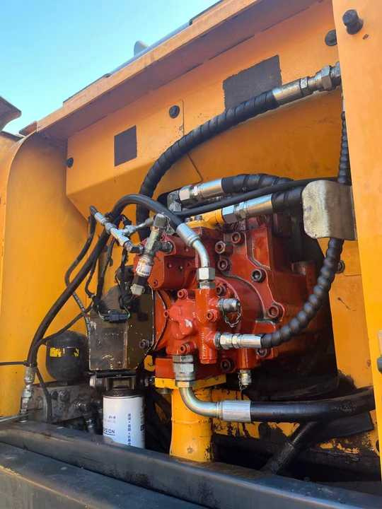 Верижен багер Used Korea Brand Original hyundai 210w-9 Wheel Excavator for Sale  Used hyundai Wheel Excavator: снимка 6