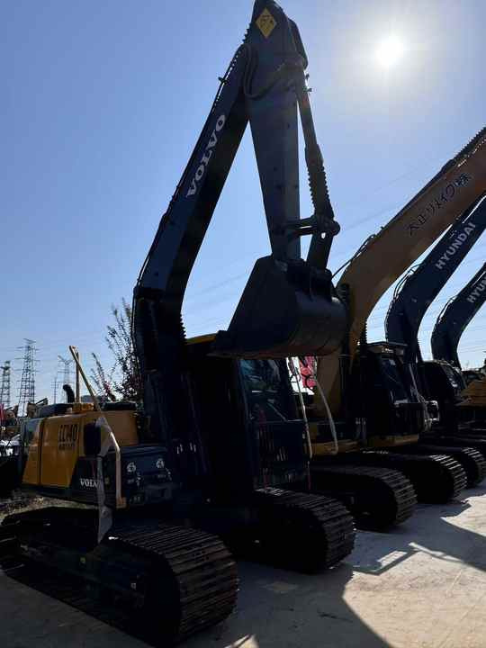 Used Volvo 14 Tonne Crawler Excavator Volvo Ec140 Excavator Good Condition Low Price Good Quality for Sale - Верижен багер: снимка 2 Used Volvo 14 Tonne Crawler Excavator Volvo Ec140 Excavator Good Condition Low Price Good Quality for Sale - Верижен багер: снимка 2
