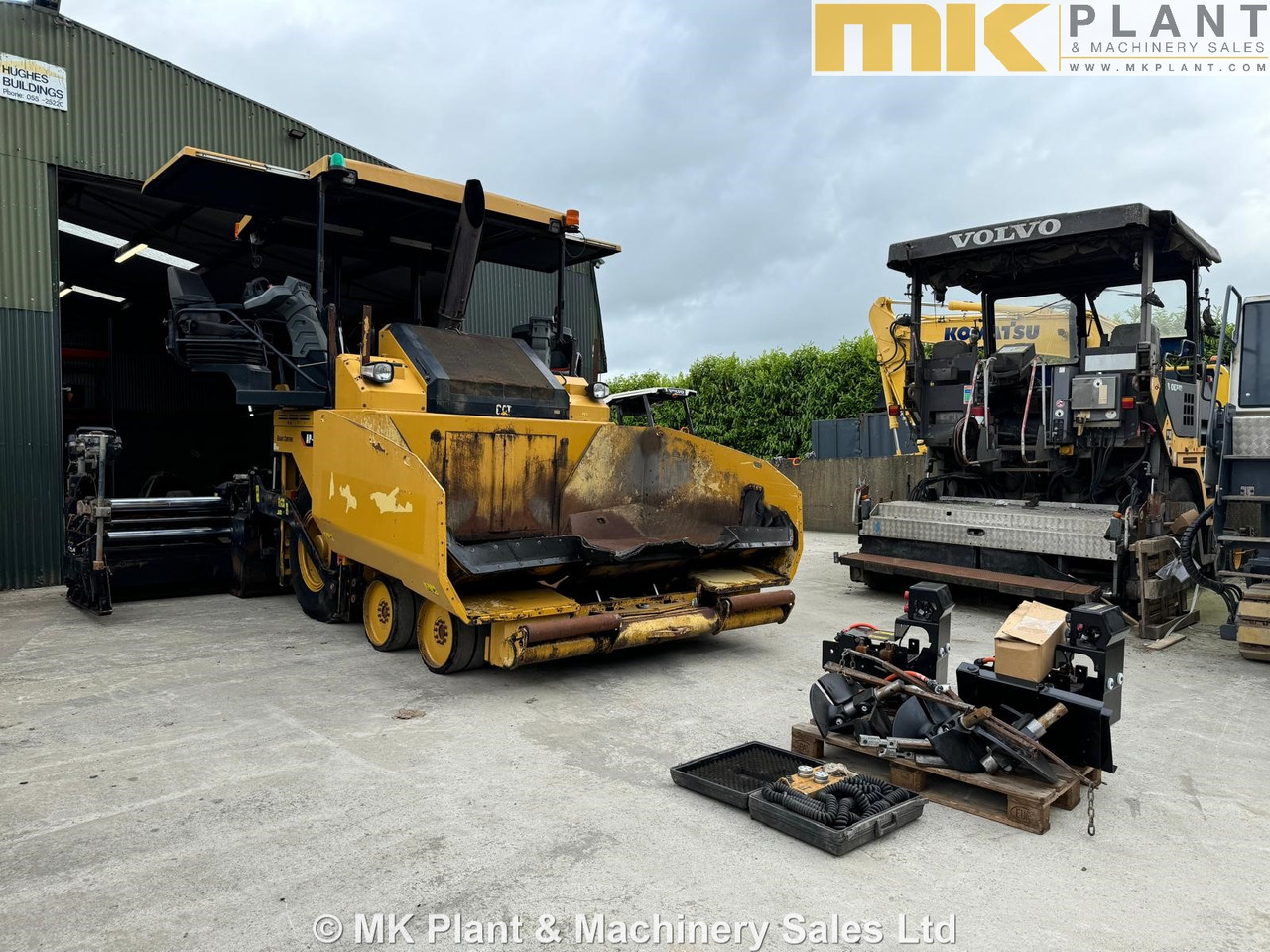 CATERPILLAR AP500F - Асфалтополагач: снимка 1 CATERPILLAR AP500F - Асфалтополагач: снимка 1