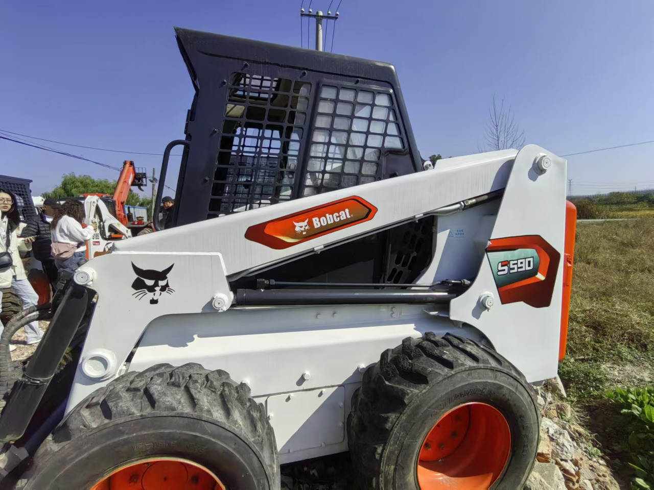 BOBCAT S590 - Мини челен товарач: снимка 3 BOBCAT S590 - Мини челен товарач: снимка 3