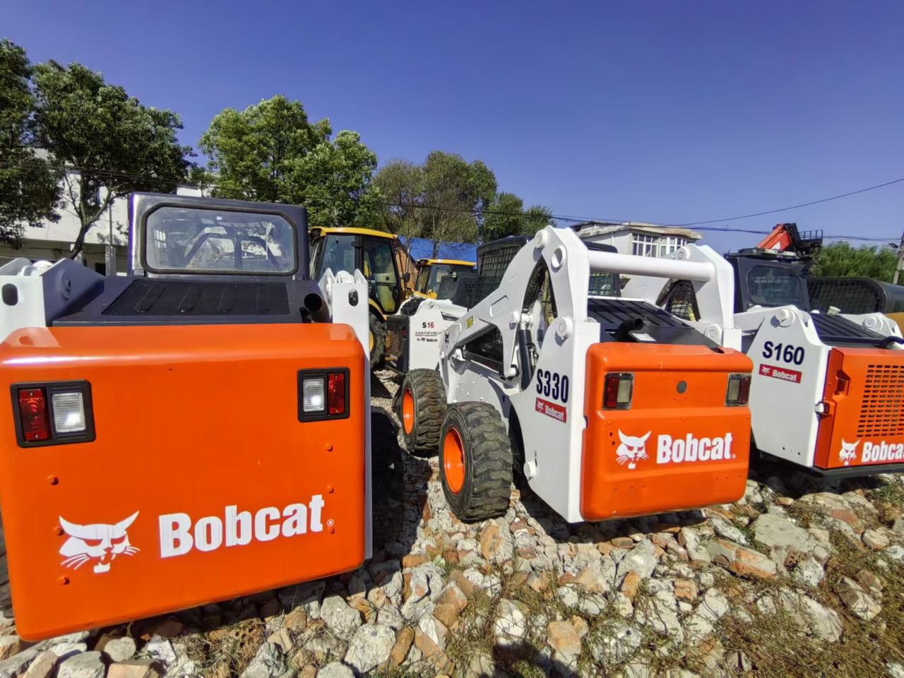 BOBCAT S590 - Мини челен товарач: снимка 2 BOBCAT S590 - Мини челен товарач: снимка 2