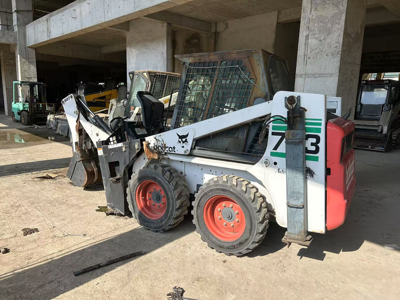 BOBCAT T753 - Мини челен товарач: снимка 1 BOBCAT T753 - Мини челен товарач: снимка 1