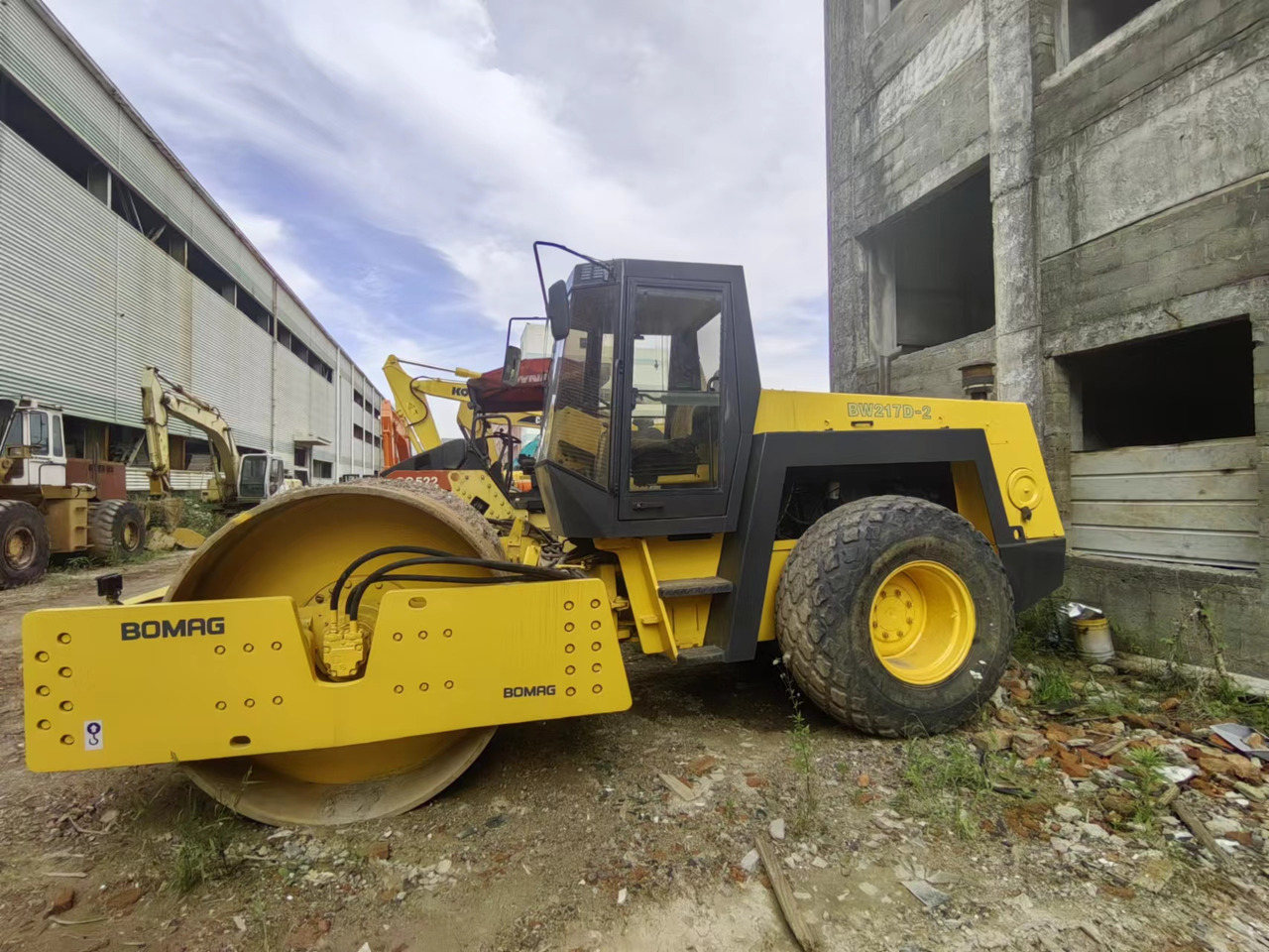 BOMAG BW217D - Пътен валяк: снимка 2 BOMAG BW217D - Пътен валяк: снимка 2