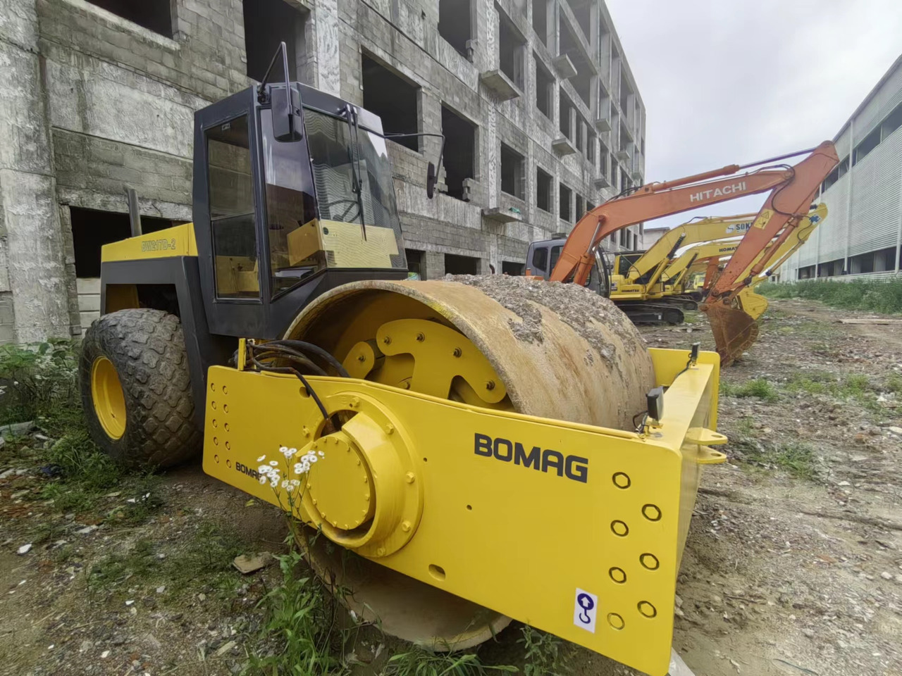BOMAG BW217D - Пътен валяк: снимка 3 BOMAG BW217D - Пътен валяк: снимка 3
