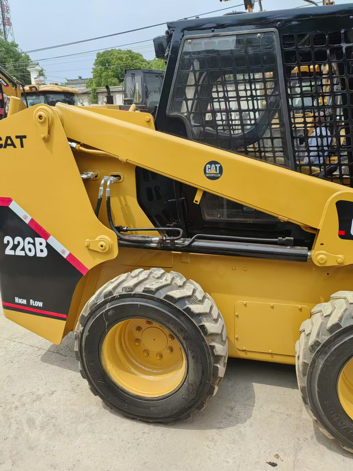 CATERPILLAR 226B - Мини челен товарач: снимка 2 CATERPILLAR 226B - Мини челен товарач: снимка 2