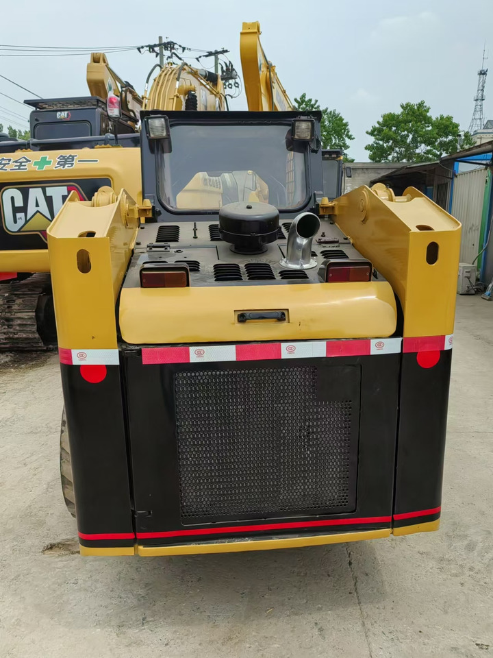 CATERPILLAR 226B - Мини челен товарач: снимка 3 CATERPILLAR 226B - Мини челен товарач: снимка 3