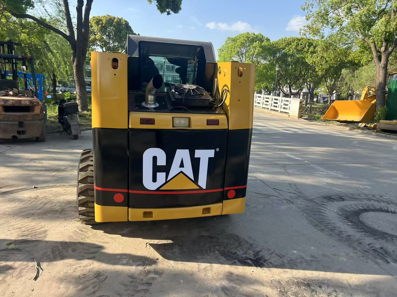 CATERPILLAR 246B - Мини челен товарач: снимка 3 CATERPILLAR 246B - Мини челен товарач: снимка 3