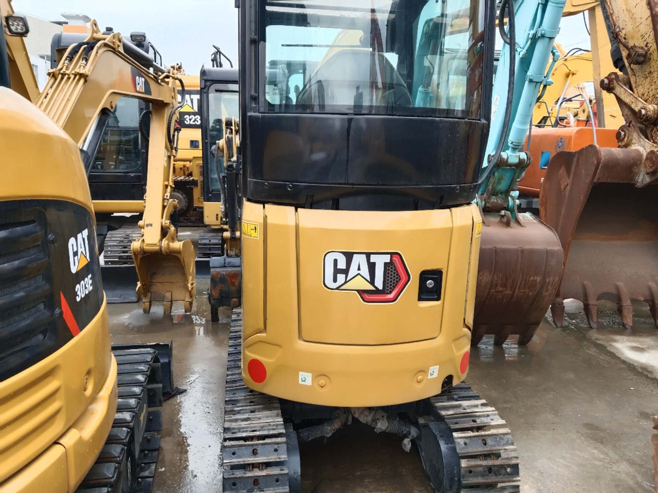 CATERPILLAR 302 - Мини багер: снимка 1 CATERPILLAR 302 - Мини багер: снимка 1