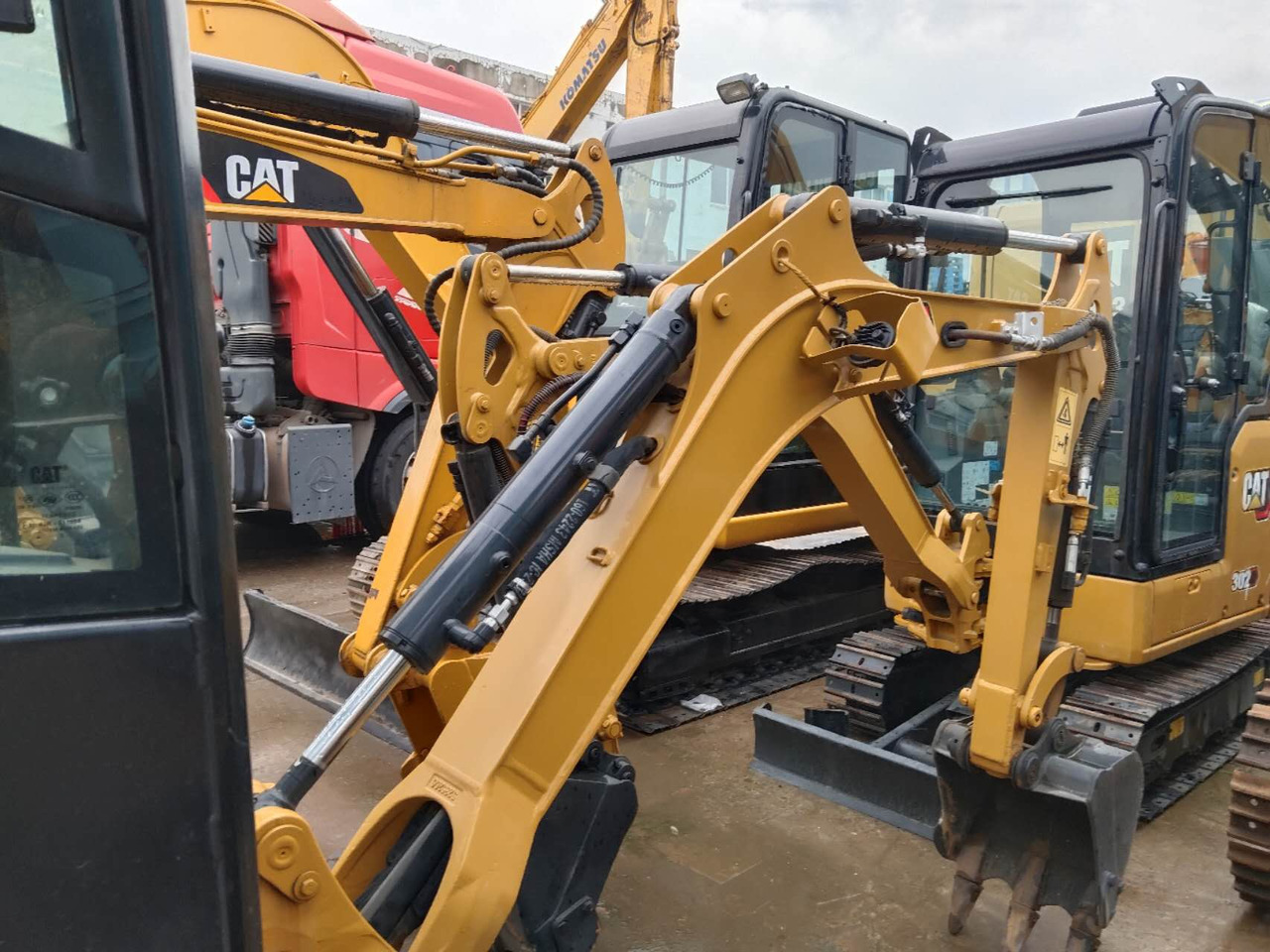 CATERPILLAR 302 - Мини багер: снимка 3 CATERPILLAR 302 - Мини багер: снимка 3