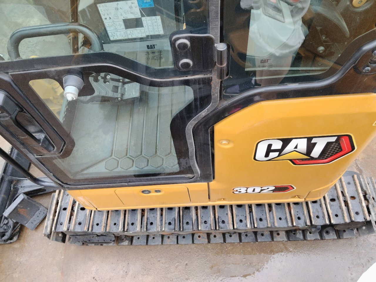 CATERPILLAR 302 - Мини багер: снимка 4 CATERPILLAR 302 - Мини багер: снимка 4