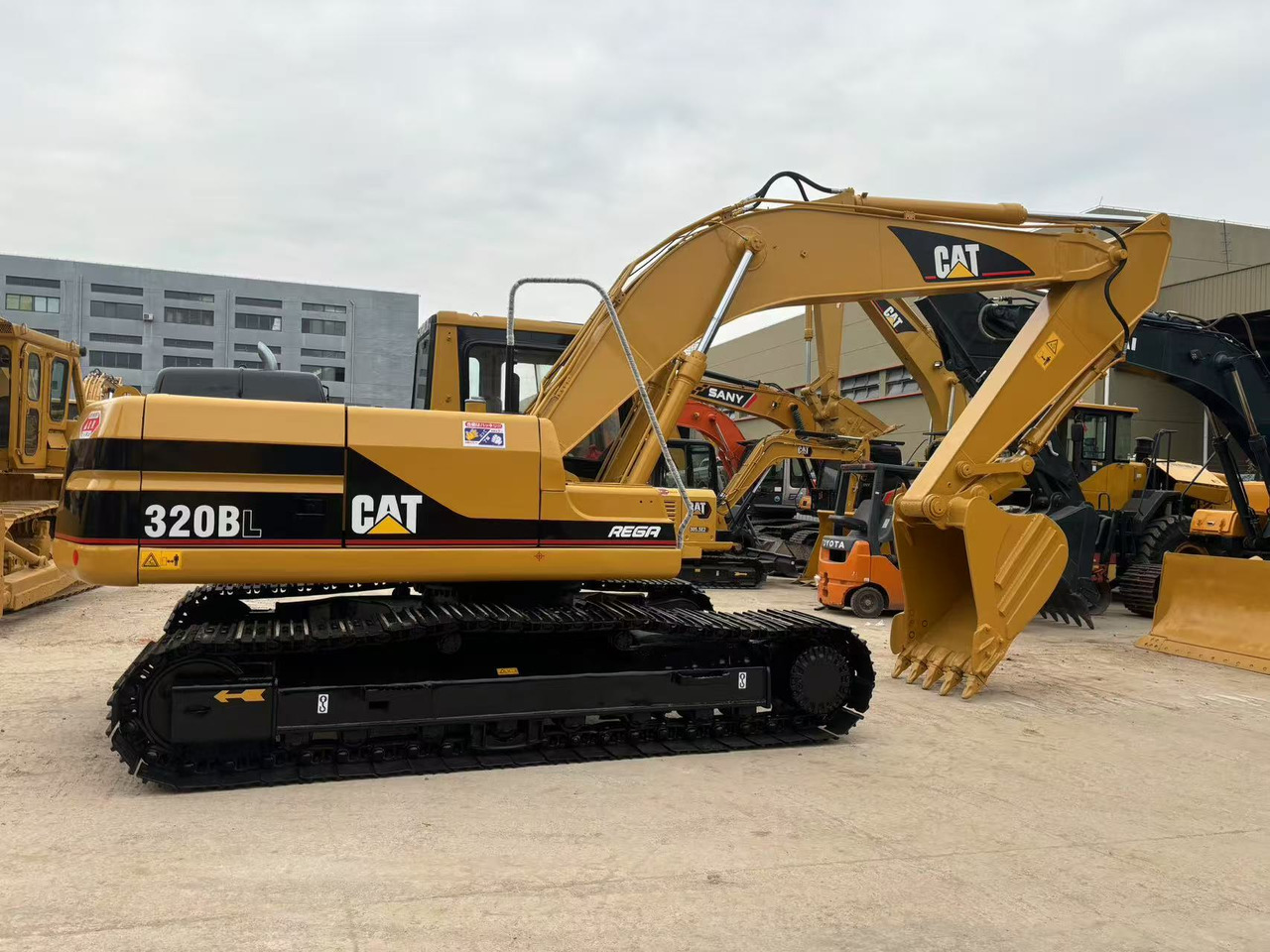 CATERPILLAR 320B - Верижен багер: снимка 3 CATERPILLAR 320B - Верижен багер: снимка 3