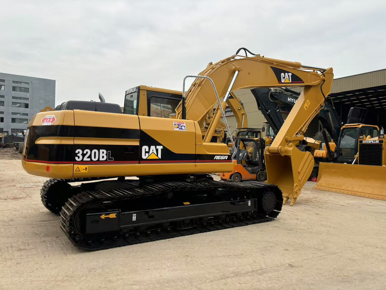 CATERPILLAR 320B - Верижен багер: снимка 1 CATERPILLAR 320B - Верижен багер: снимка 1