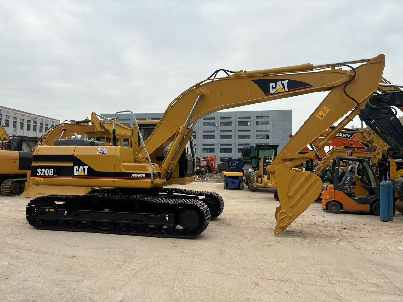 CATERPILLAR 320B - Верижен багер: снимка 5 CATERPILLAR 320B - Верижен багер: снимка 5