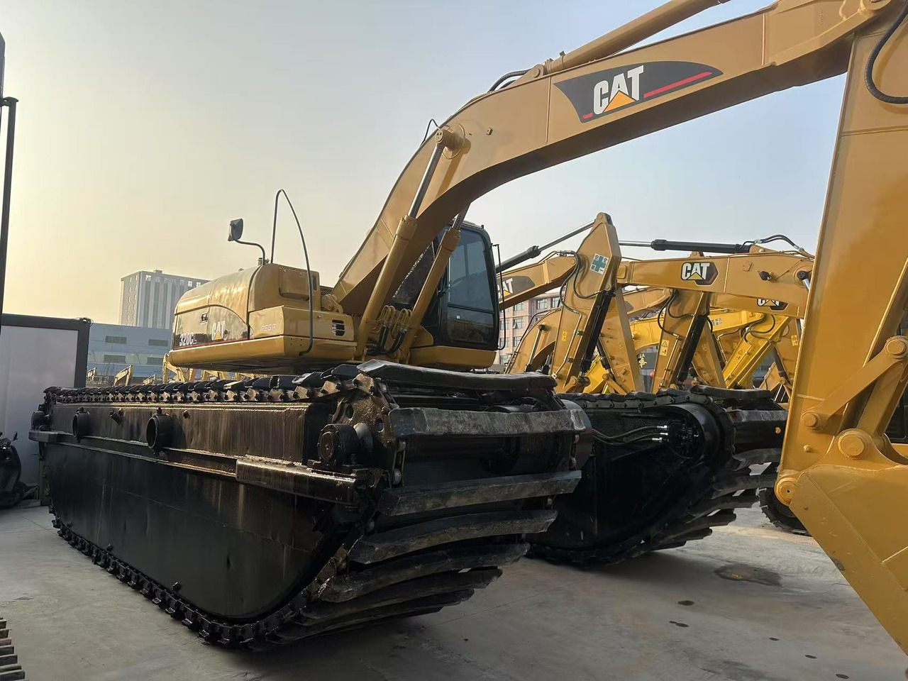 CATERPILLAR 320C - Плаващ багер: снимка 3 CATERPILLAR 320C - Плаващ багер: снимка 3