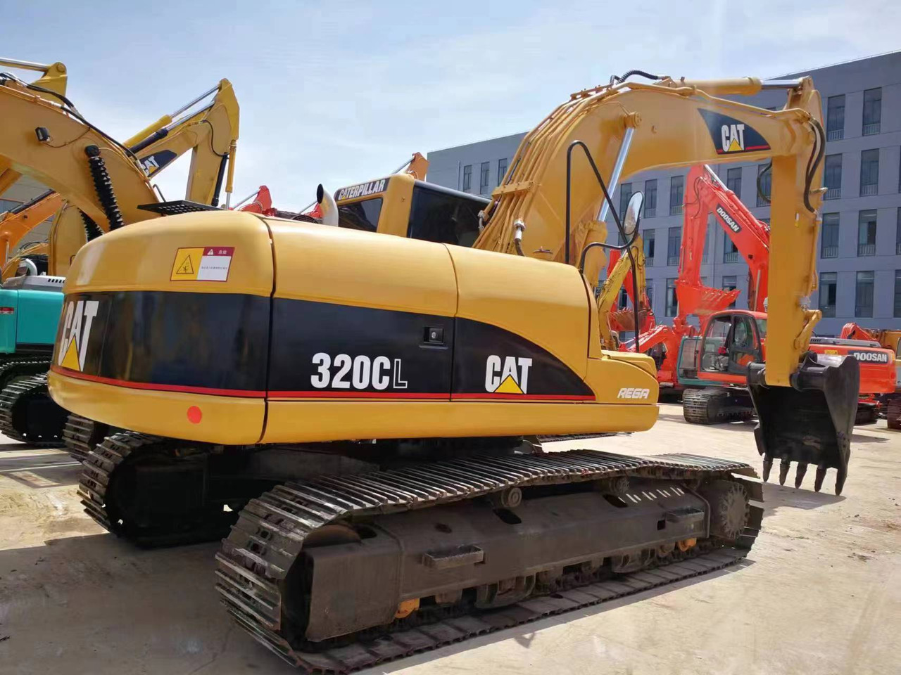 CATERPILLAR 320CL - Верижен багер: снимка 2 CATERPILLAR 320CL - Верижен багер: снимка 2