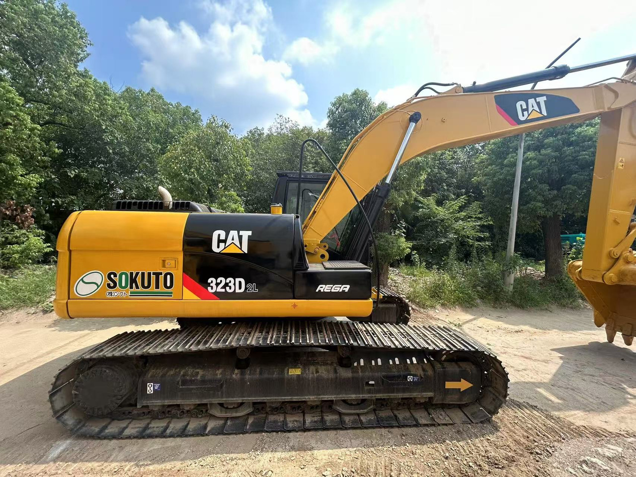 CATERPILLAR 323D2L - Верижен багер: снимка 1 CATERPILLAR 323D2L - Верижен багер: снимка 1