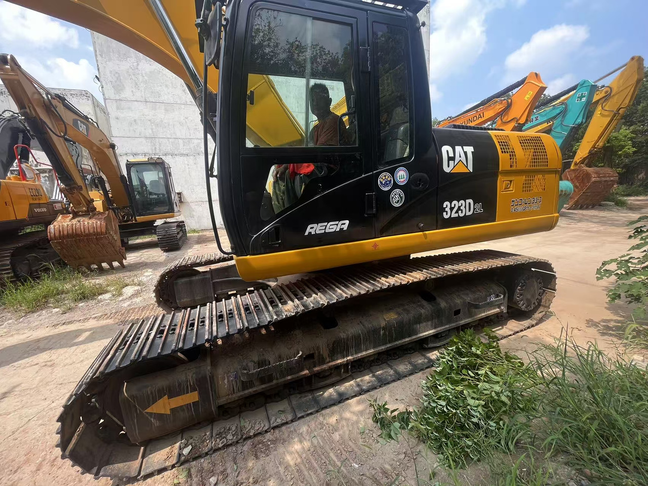 CATERPILLAR 323D2L - Верижен багер: снимка 3 CATERPILLAR 323D2L - Верижен багер: снимка 3