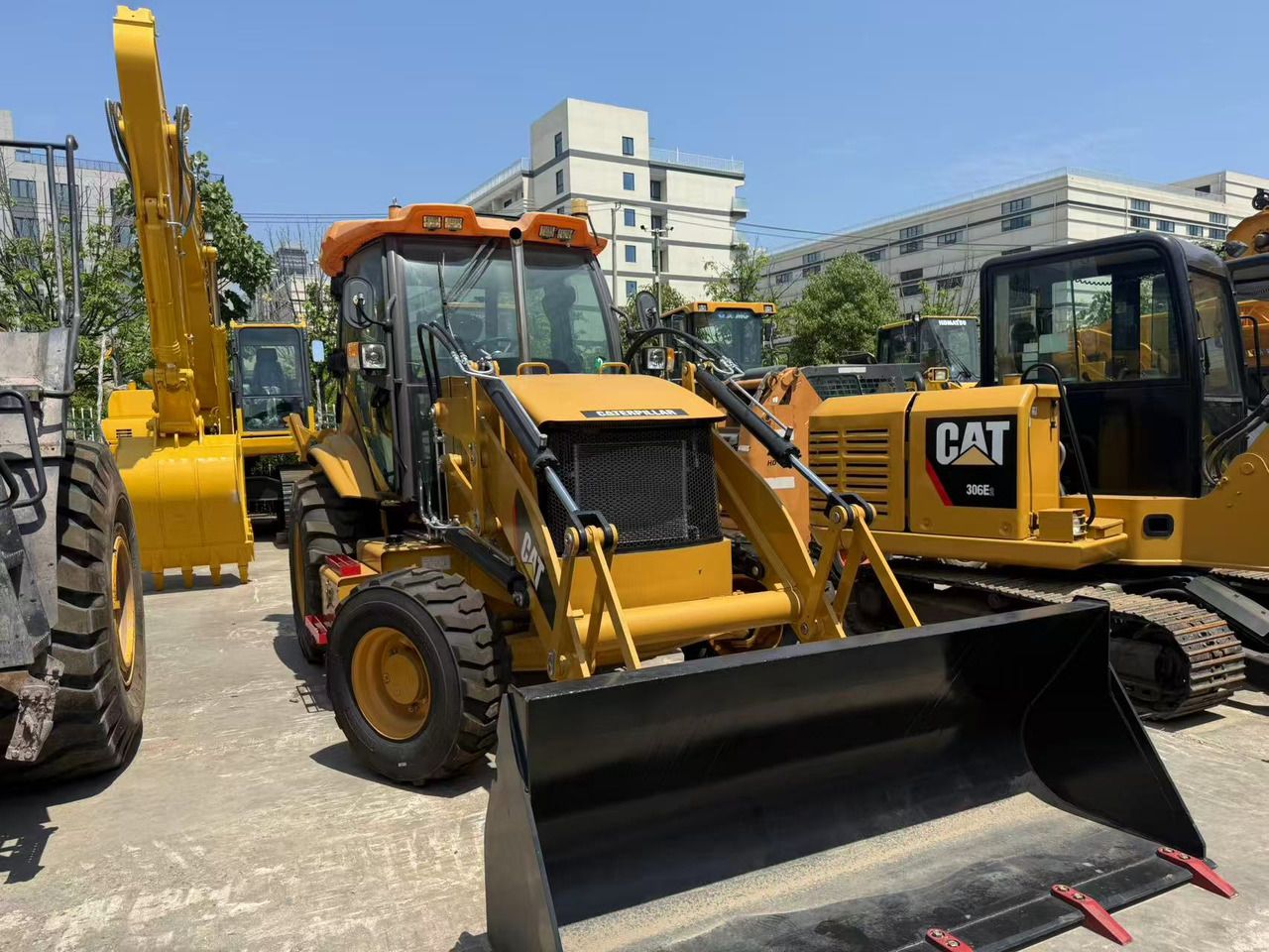 CATERPILLAR 420F - Багер-товарач: снимка 2 CATERPILLAR 420F - Багер-товарач: снимка 2