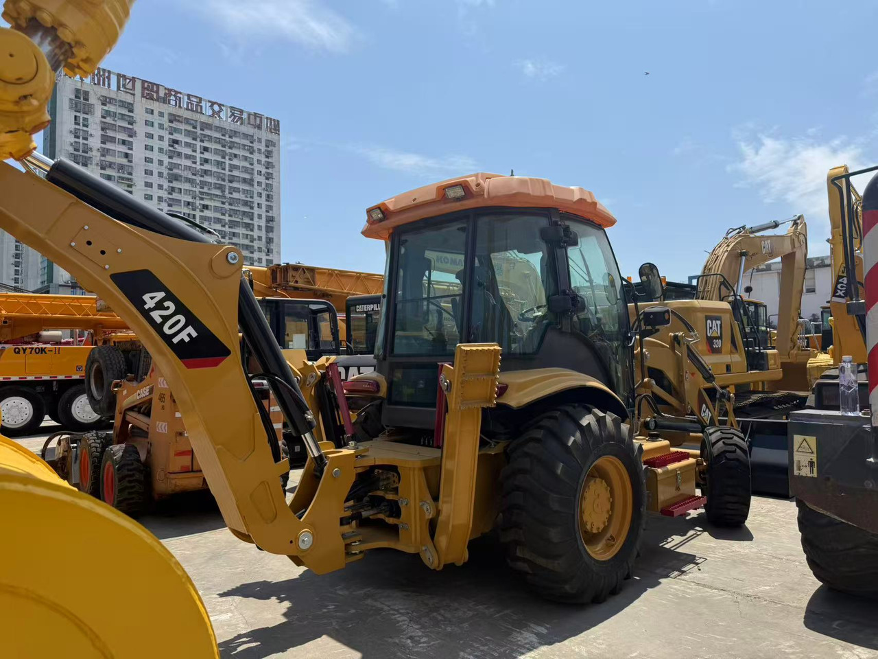 CATERPILLAR 420F - Багер-товарач: снимка 1 CATERPILLAR 420F - Багер-товарач: снимка 1