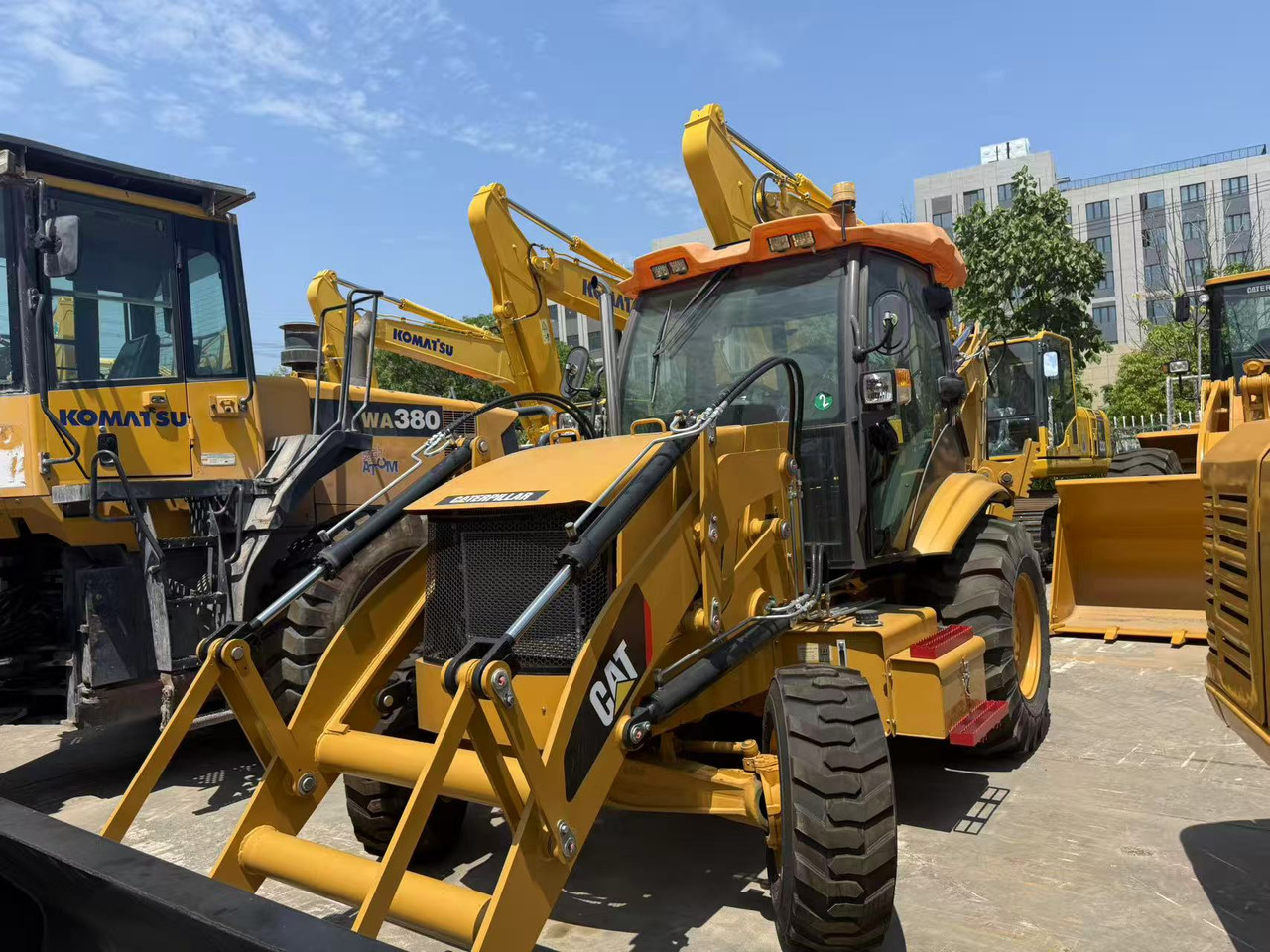 CATERPILLAR 420F - Багер-товарач: снимка 3 CATERPILLAR 420F - Багер-товарач: снимка 3