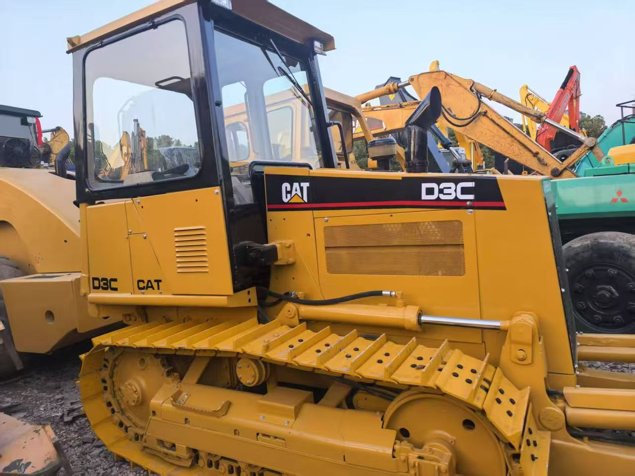 CATERPILLAR D3C - Булдозер: снимка 4 CATERPILLAR D3C - Булдозер: снимка 4