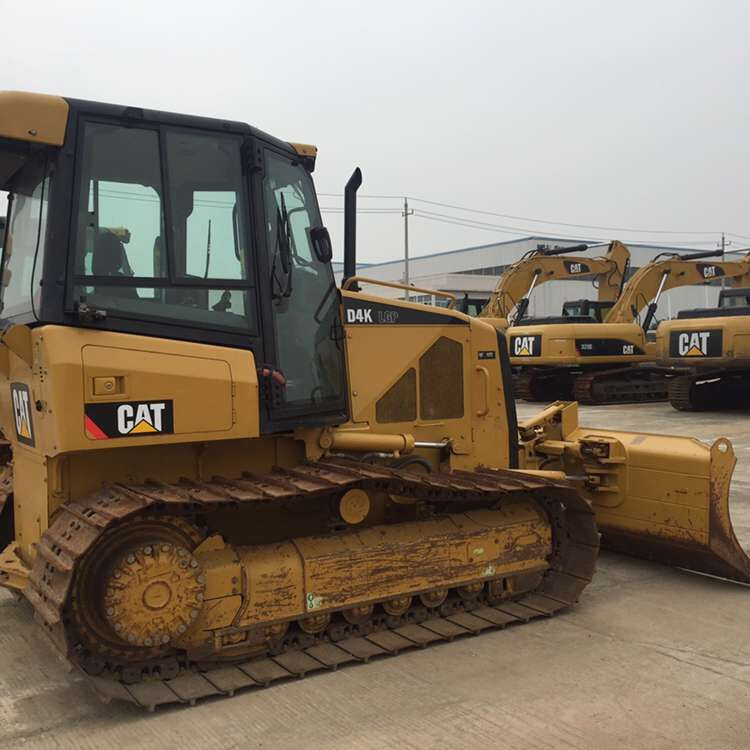 CATERPILLAR D4K - Булдозер: снимка 1 CATERPILLAR D4K - Булдозер: снимка 1