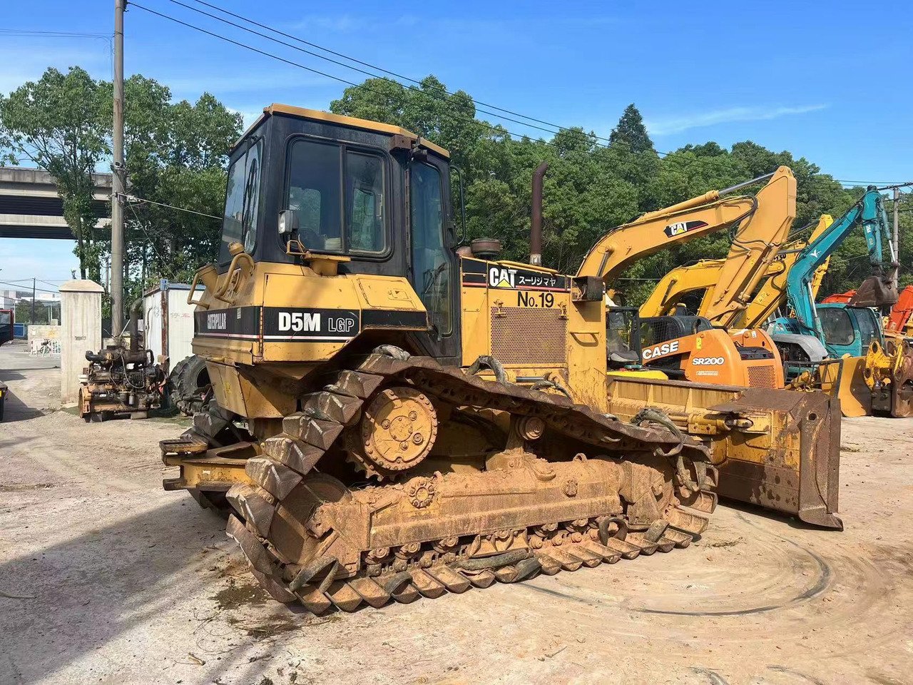 CATERPILLAR D5M - Булдозер: снимка 1 CATERPILLAR D5M - Булдозер: снимка 1