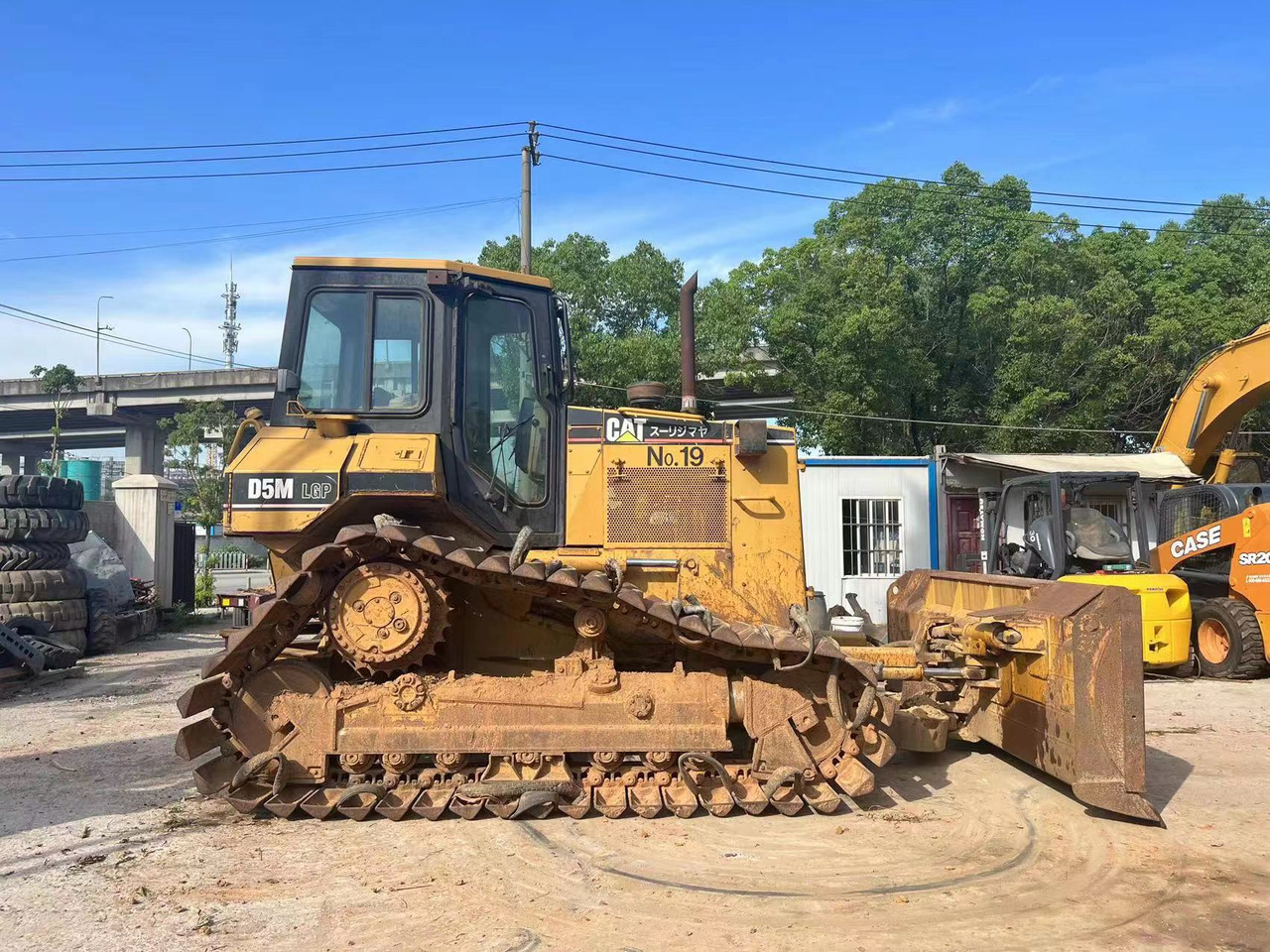 CATERPILLAR D5M - Булдозер: снимка 2 CATERPILLAR D5M - Булдозер: снимка 2