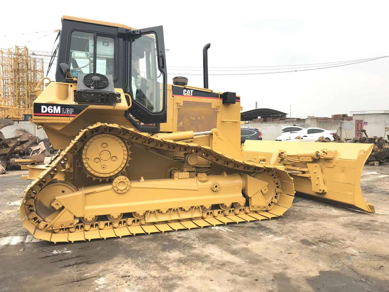 CATERPILLAR D6M - Булдозер: снимка 2 CATERPILLAR D6M - Булдозер: снимка 2