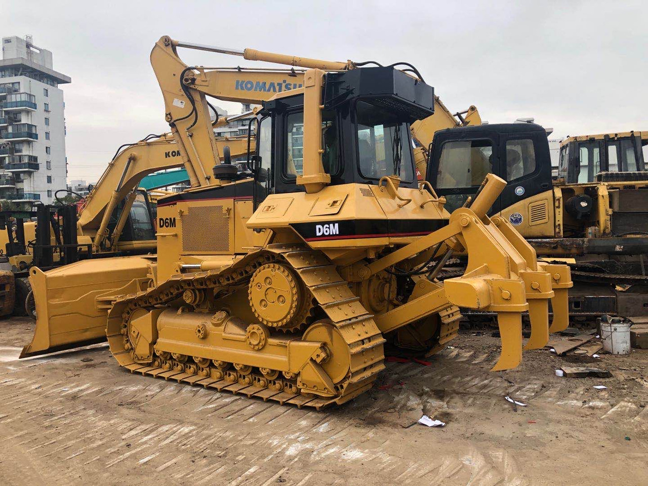 CATERPILLAR D6M - Булдозер: снимка 2 CATERPILLAR D6M - Булдозер: снимка 2