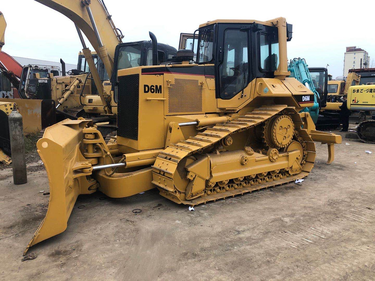 CATERPILLAR D6M - Булдозер: снимка 1 CATERPILLAR D6M - Булдозер: снимка 1
