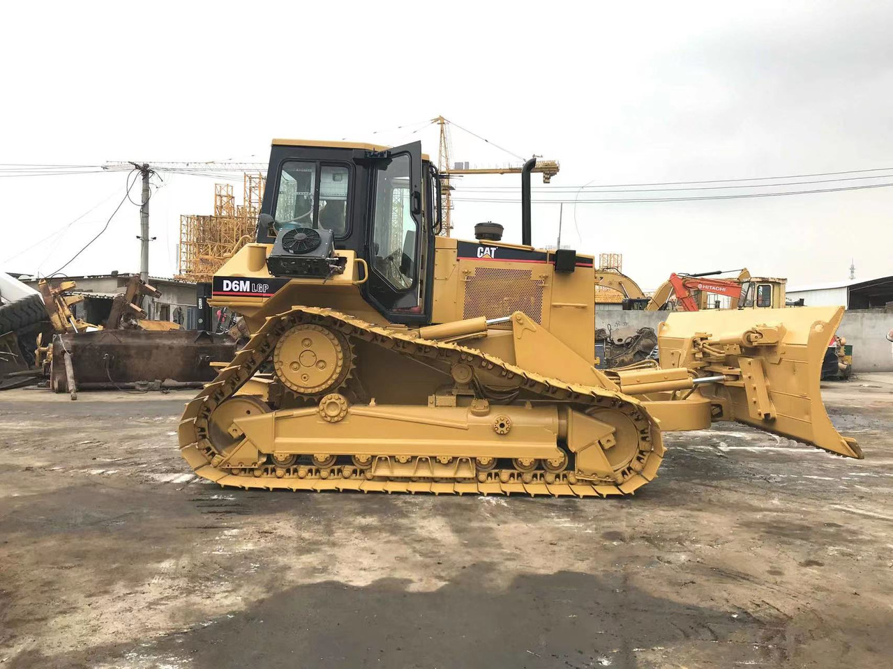 CATERPILLAR D6M - Булдозер: снимка 1 CATERPILLAR D6M - Булдозер: снимка 1