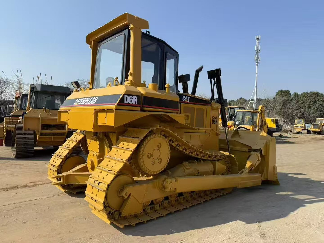 CATERPILLAR D6R - Булдозер: снимка 1 CATERPILLAR D6R - Булдозер: снимка 1