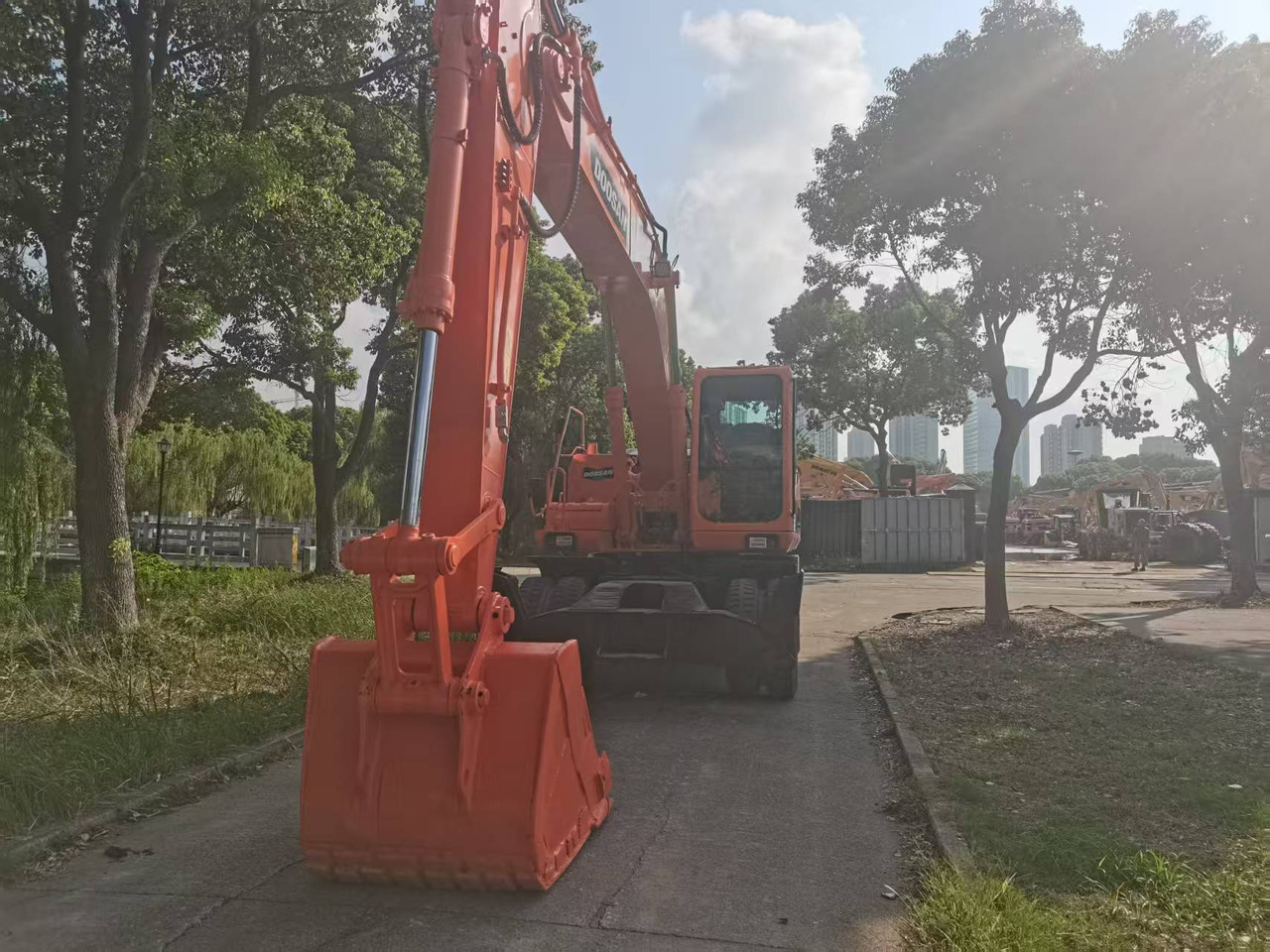 DOOSAN DH210W-9C - Колесен багер: снимка 1 DOOSAN DH210W-9C - Колесен багер: снимка 1