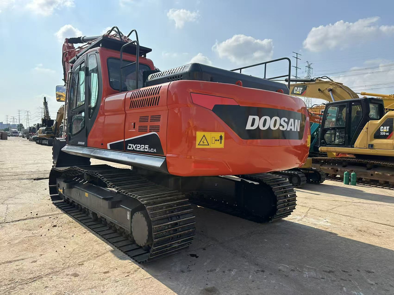 DOOSAN DX225LCA - Верижен багер: снимка 4 DOOSAN DX225LCA - Верижен багер: снимка 4