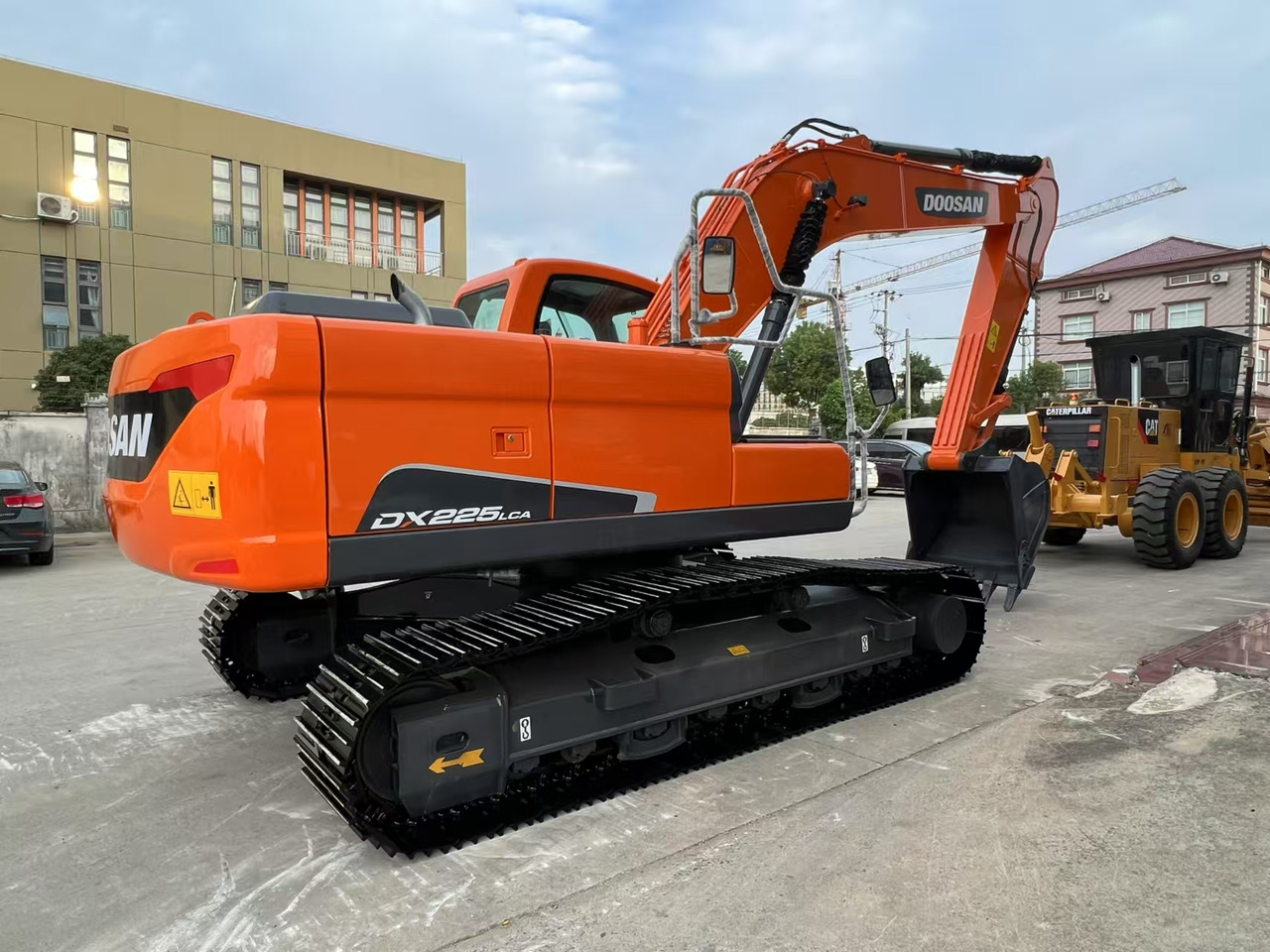DOOSAN DX225LCA - Верижен багер: снимка 4 DOOSAN DX225LCA - Верижен багер: снимка 4