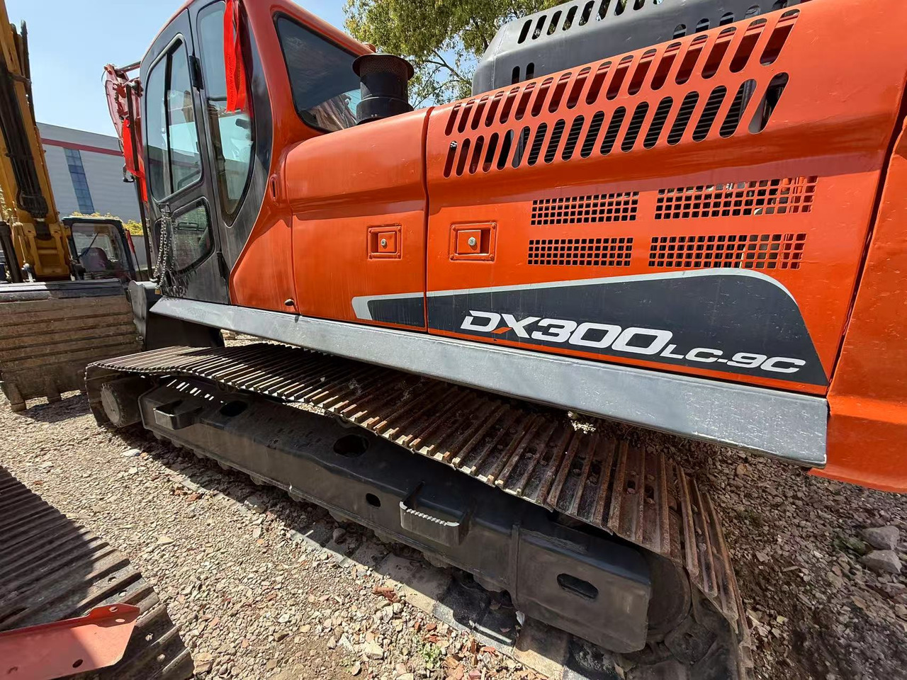 DOOSAN DX300LC-9C - Верижен багер: снимка 2 DOOSAN DX300LC-9C - Верижен багер: снимка 2