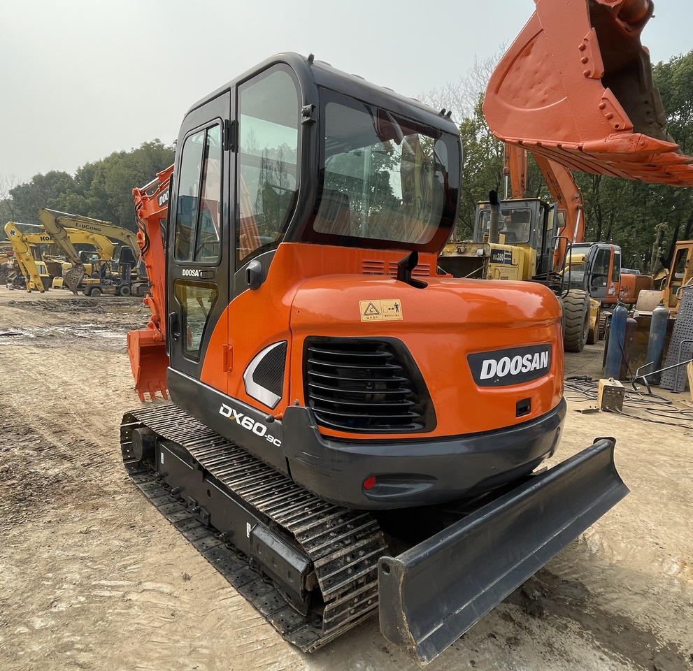 DOOSAN DX60-9C - Верижен багер: снимка 4 DOOSAN DX60-9C - Верижен багер: снимка 4
