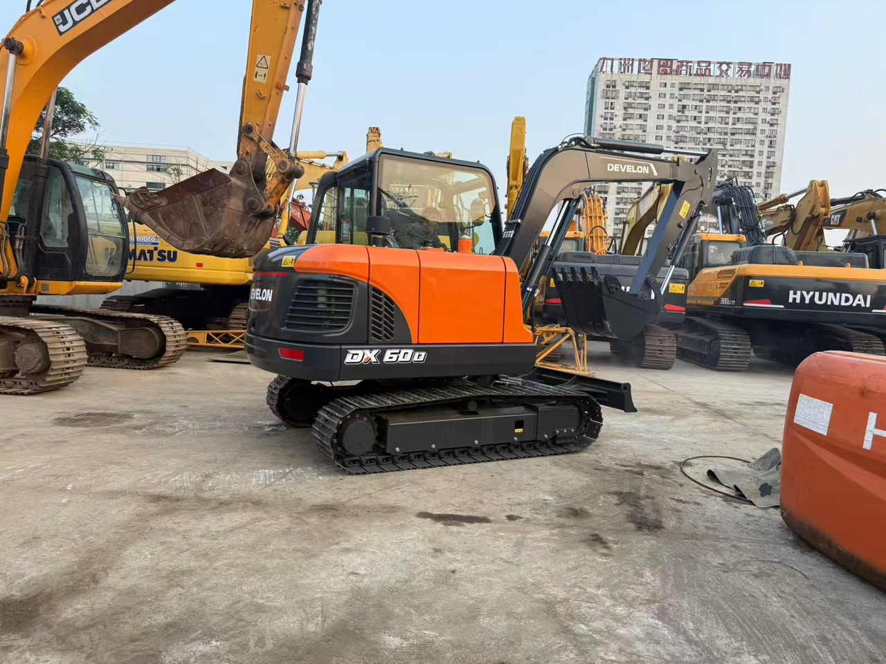 DOOSAN DX60D-10 - Мини багер: снимка 2 DOOSAN DX60D-10 - Мини багер: снимка 2