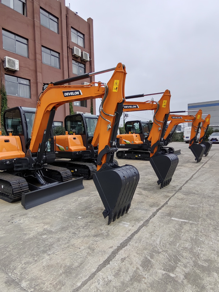 DOOSAN DX60E-10N - Верижен багер: снимка 1 DOOSAN DX60E-10N - Верижен багер: снимка 1