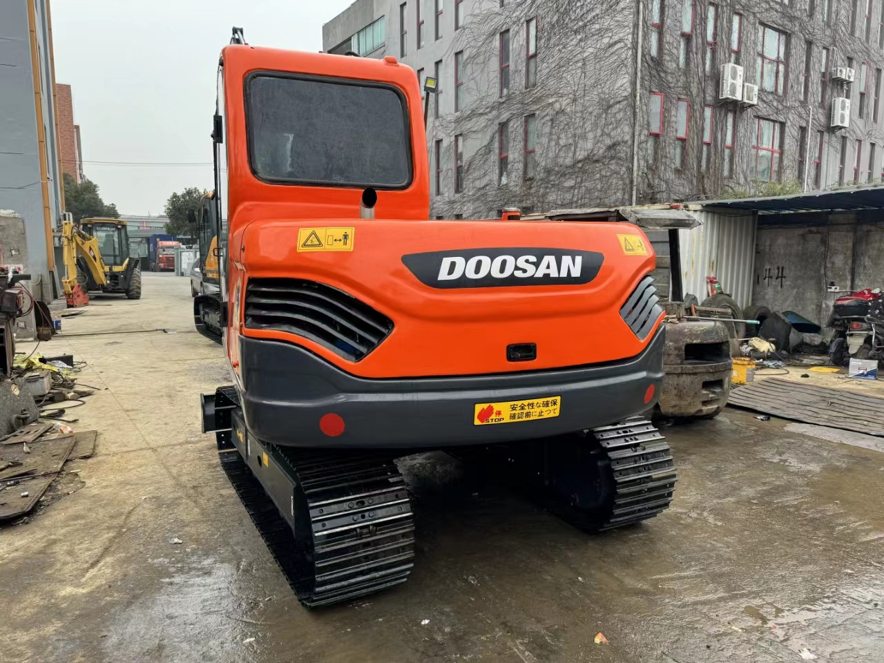 DOOSAN DX75-9C - Верижен багер: снимка 3 DOOSAN DX75-9C - Верижен багер: снимка 3