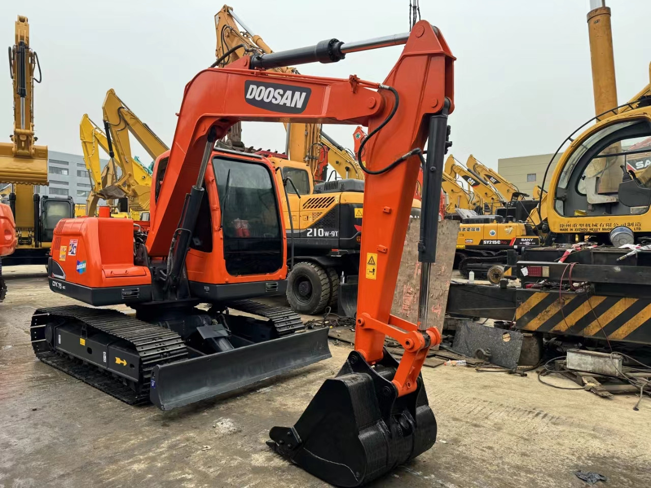 DOOSAN DX75-9C - Верижен багер: снимка 1 DOOSAN DX75-9C - Верижен багер: снимка 1
