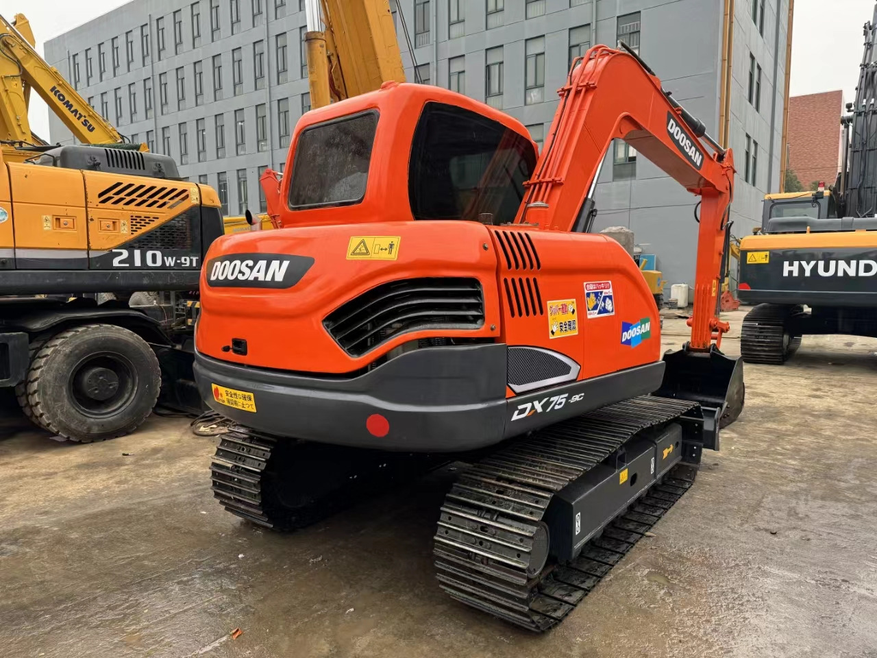 DOOSAN DX75-9C - Верижен багер: снимка 2 DOOSAN DX75-9C - Верижен багер: снимка 2