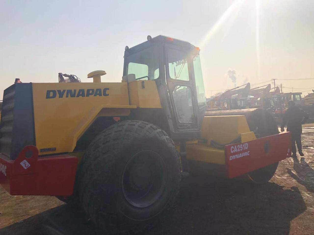 DYNAPAC CA251D - Пътен валяк: снимка 4 DYNAPAC CA251D - Пътен валяк: снимка 4