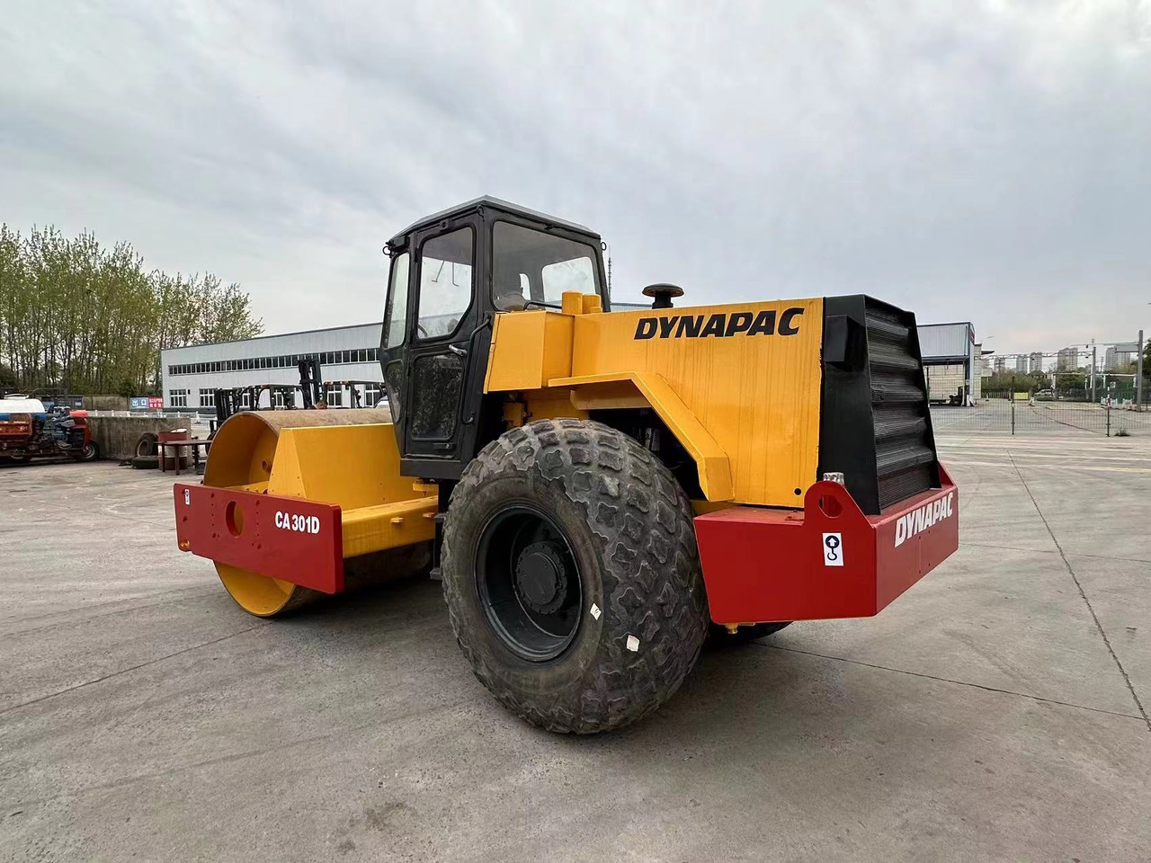 DYNAPAC CA301D - Пътен валяк: снимка 4 DYNAPAC CA301D - Пътен валяк: снимка 4