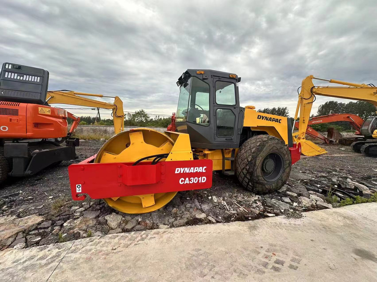 DYNAPAC CA301D - Пътен валяк: снимка 1 DYNAPAC CA301D - Пътен валяк: снимка 1
