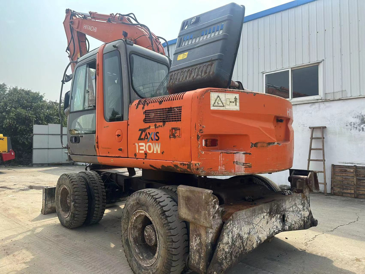 HITACHI ZX130 - Колесен багер: снимка 3 HITACHI ZX130 - Колесен багер: снимка 3